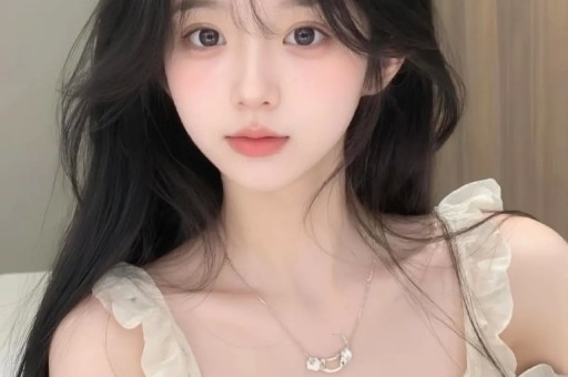 曹云金与神秘女子车内亲昵被拍还在路边草丛小便边解手边吐痰