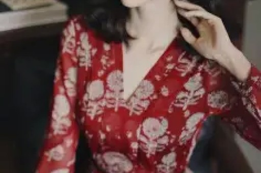 网红绵绸裤爆火致多人‘社死’！2026年春夏季穿搭翻车事件引全网热议