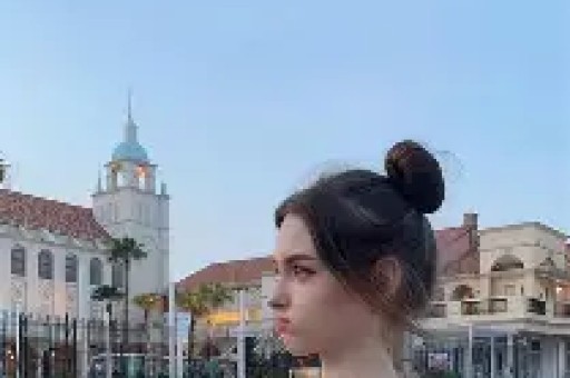 孙宇晨不放过景甜？侯明昊孔雪儿恋爱？L男星抛妻弃子的瓜？徐良演唱会对女友饭撒？